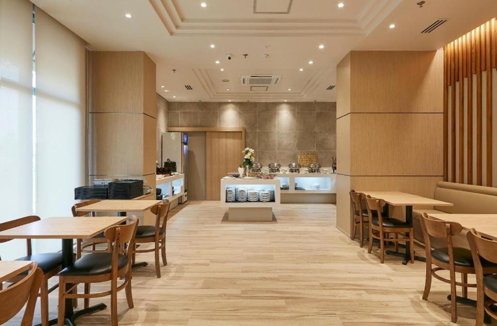 Wishton Hotel Yangon Extérieur photo
